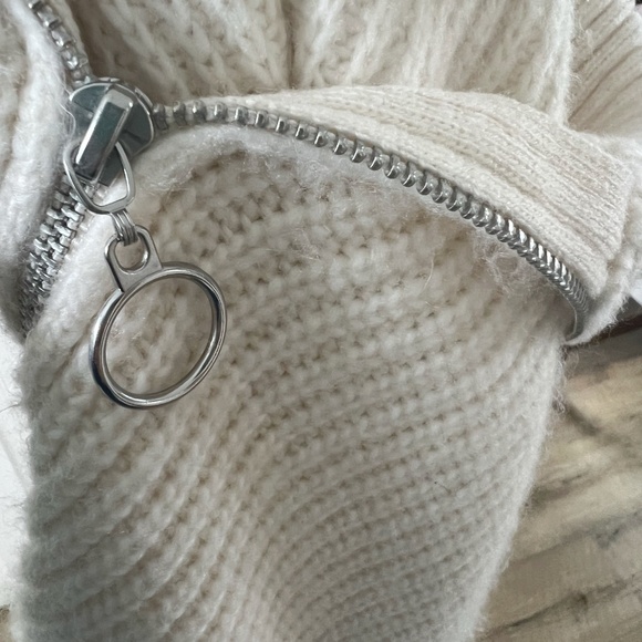 Pullover Sweater with collar and zipper - Picture 5 of 5